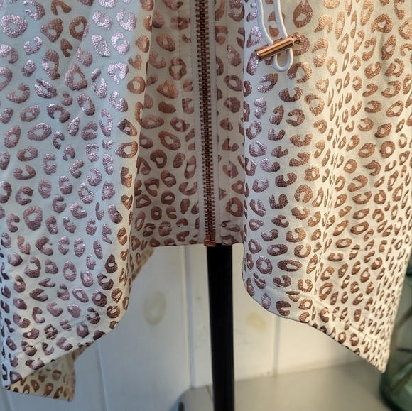 ZUDA Metallic Pink & Rose Gold Asymmetrical Lightweight Animal Print Jac… - Picture 5 of 14